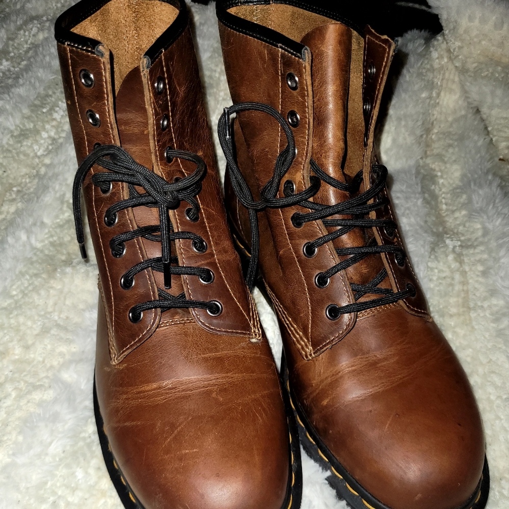 Dr Martens 22828 Air Wair